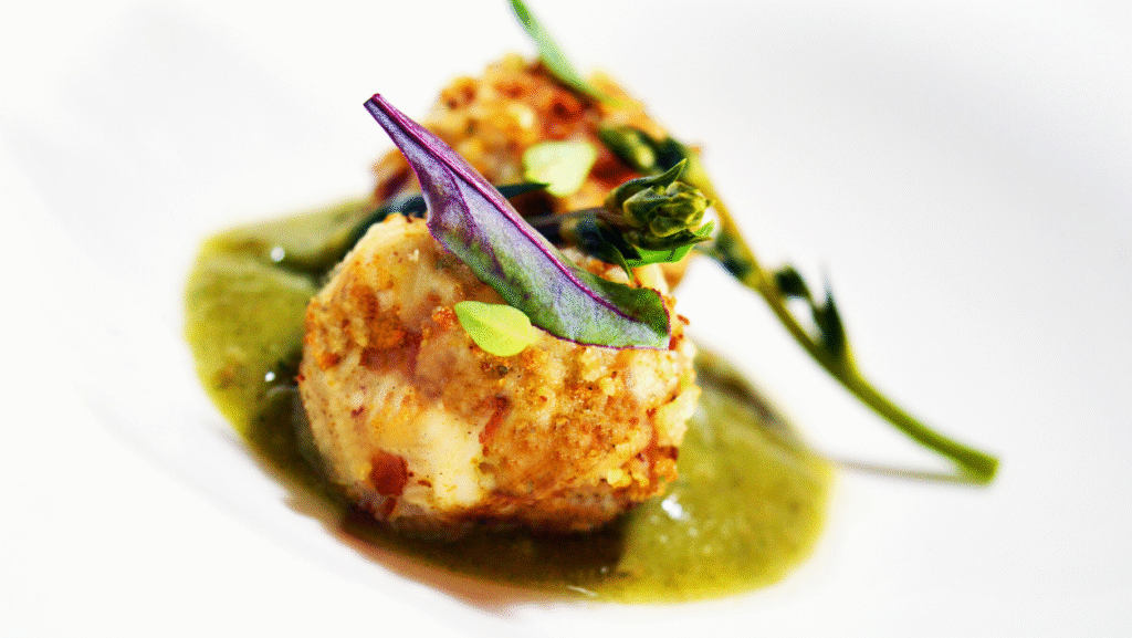 Polpetta di testa di polpo in panko tempura su crema di scarola alla colatura di alici